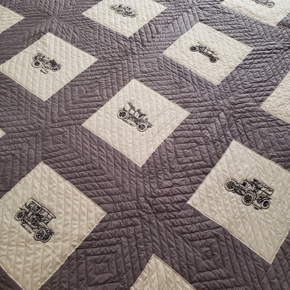 Detailed King Queen Sized Quilt With Embroidered Antique Cars Grey and White - Picture 2 of 11